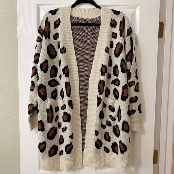 🆕LAST ONE!🛍 LUXE Leopard Love Cardigan 🐾 - Picture 5 of 6